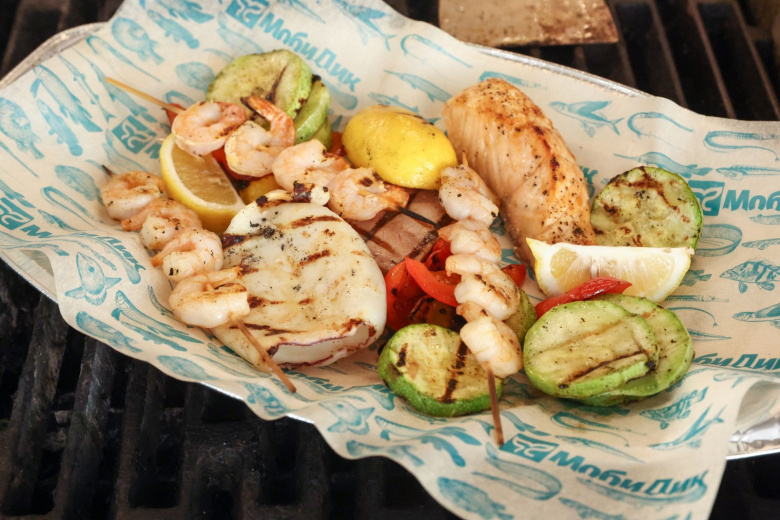 Морепродукты с овощами на гриле
